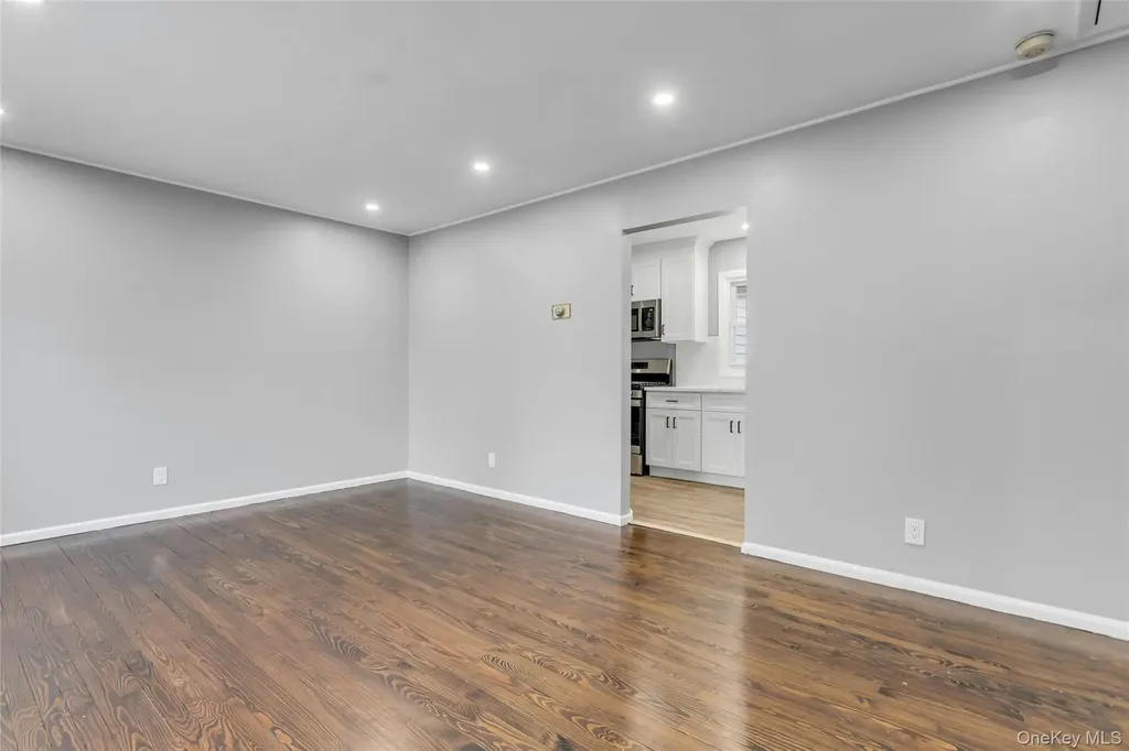 26 Woodland Street Ronkonkoma NY 11779