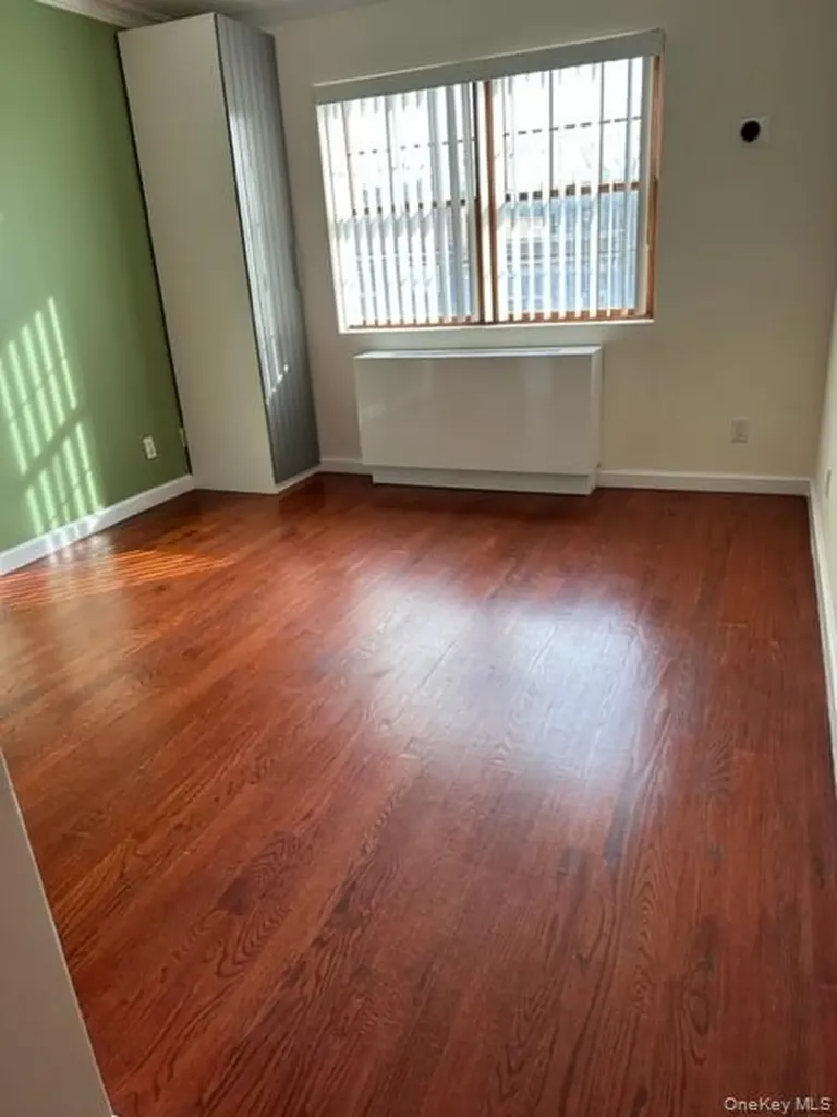 2580 38th Street Astoria NY 11103