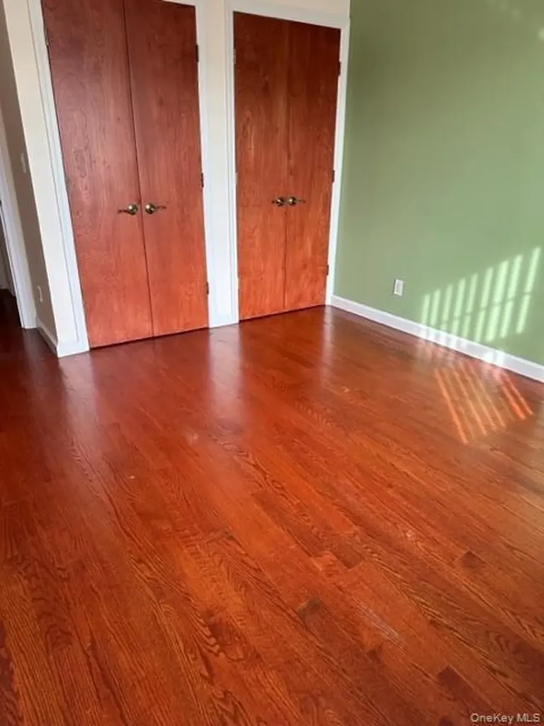 2580 38th Street Astoria NY 11103