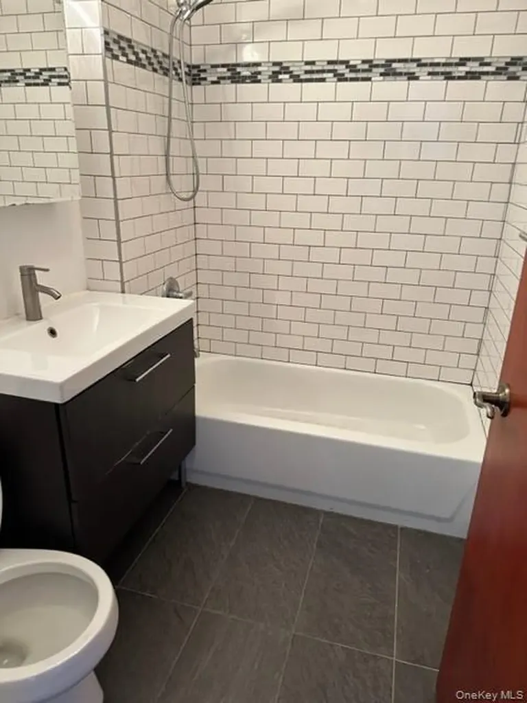 2580 38th Street Astoria NY 11103