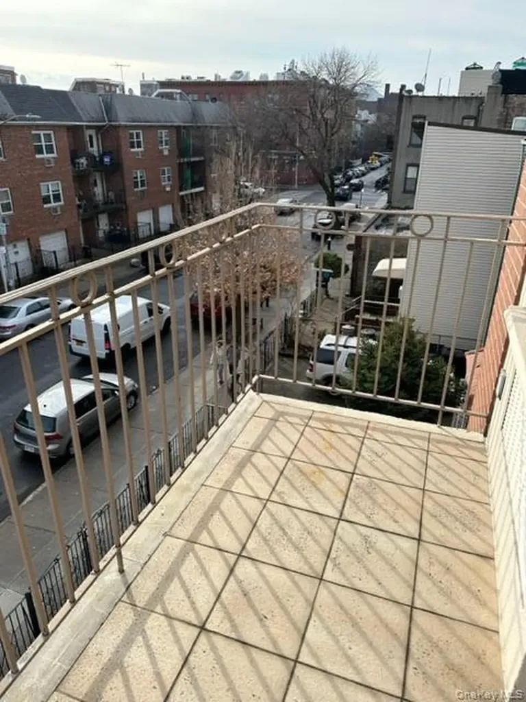 2580 38th Street Astoria NY 11103