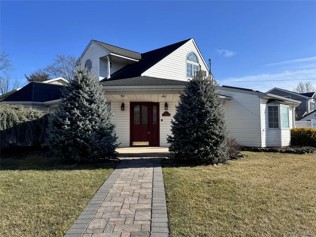37 Spray Lane Hicksville NY 11801