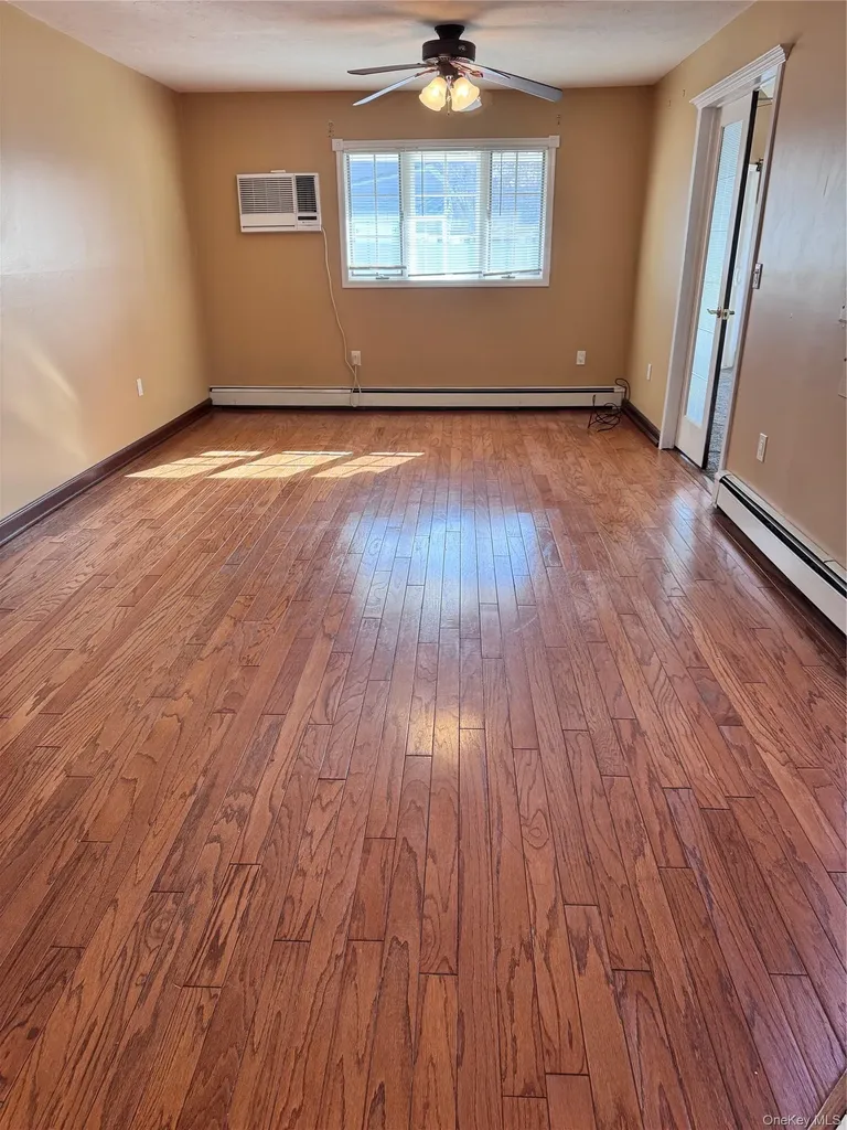 37 Spray Lane Hicksville NY 11801