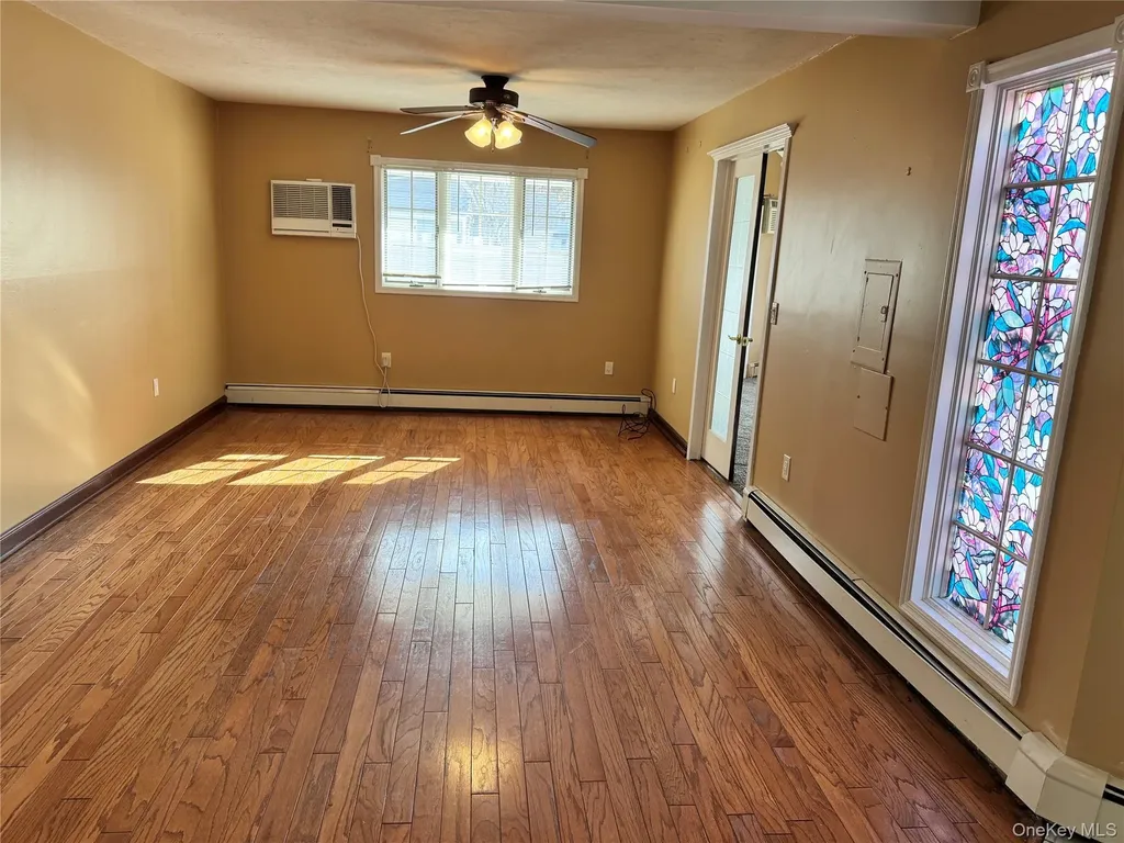 37 Spray Lane Hicksville NY 11801