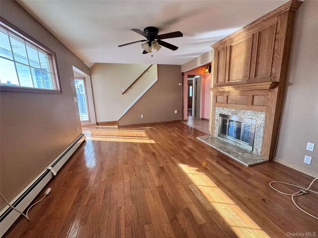 37 Spray Lane Hicksville NY 11801