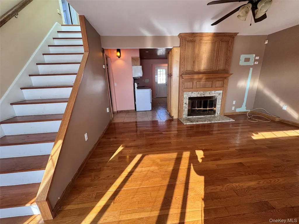 37 Spray Lane Hicksville NY 11801