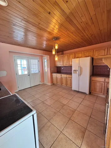 37 Spray Lane Hicksville NY 11801