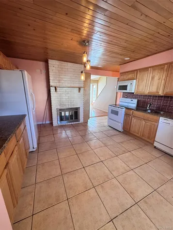 37 Spray Lane Hicksville NY 11801