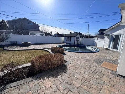 37 Spray Lane Hicksville NY 11801
