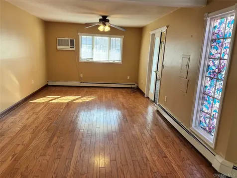 37 Spray Lane Hicksville NY 11801