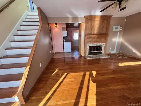 37 Spray Lane Hicksville NY 11801