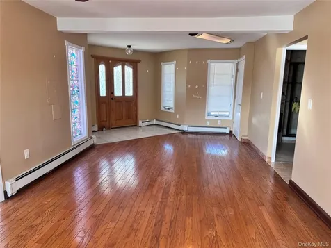 37 Spray Lane Hicksville NY 11801