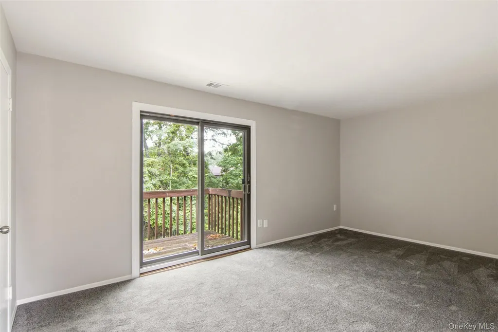 58 Bailey Court Middle Island NY 11953