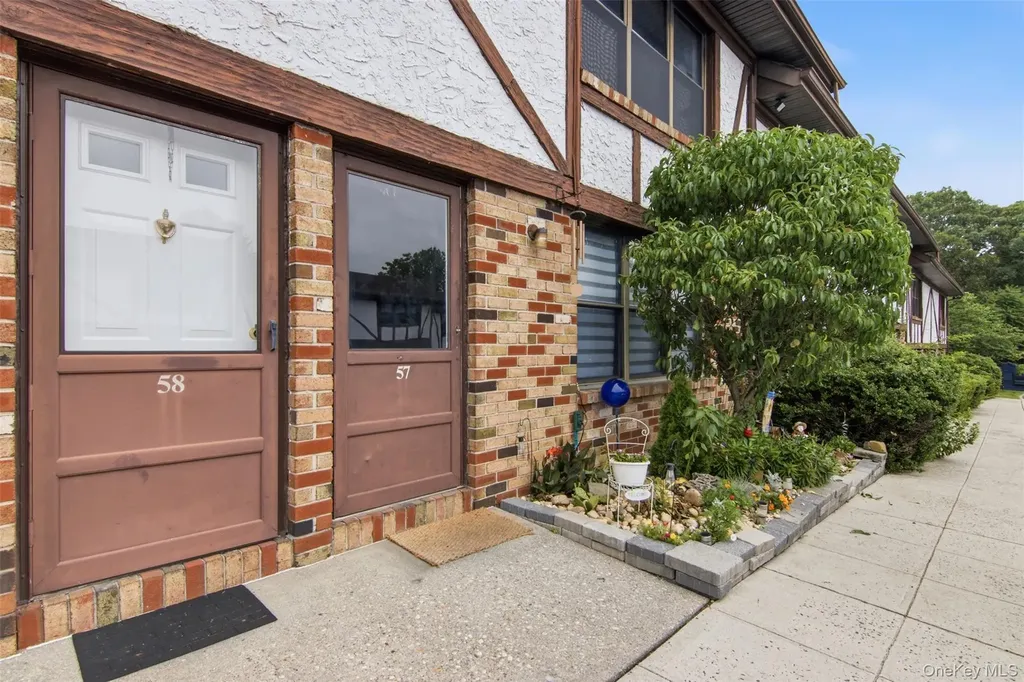 58 Bailey Court Middle Island NY 11953