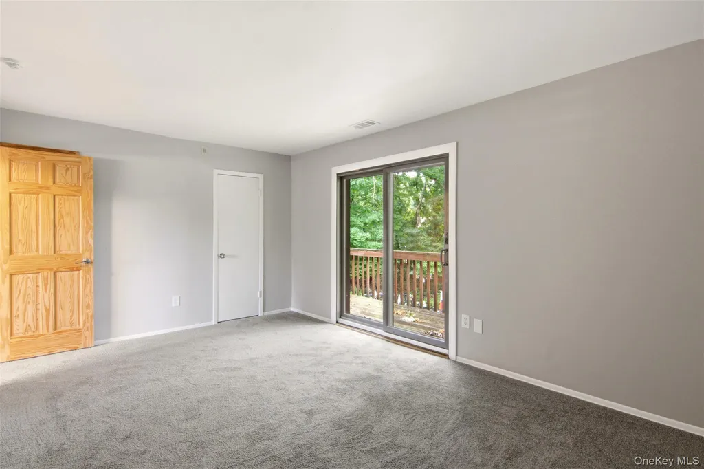 58 Bailey Court Middle Island NY 11953