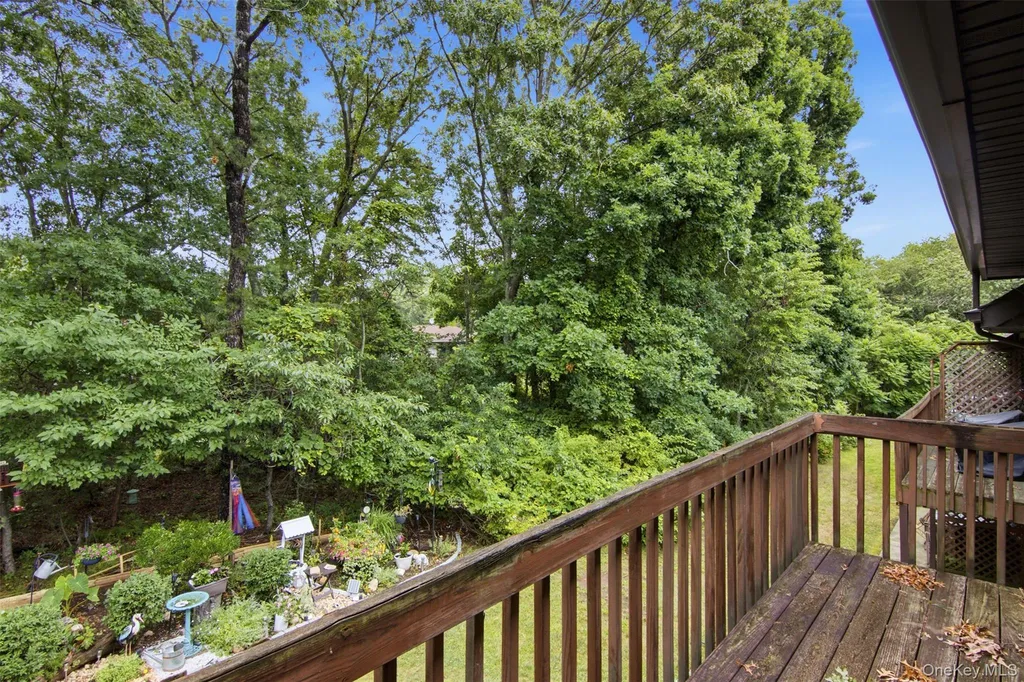 58 Bailey Court Middle Island NY 11953