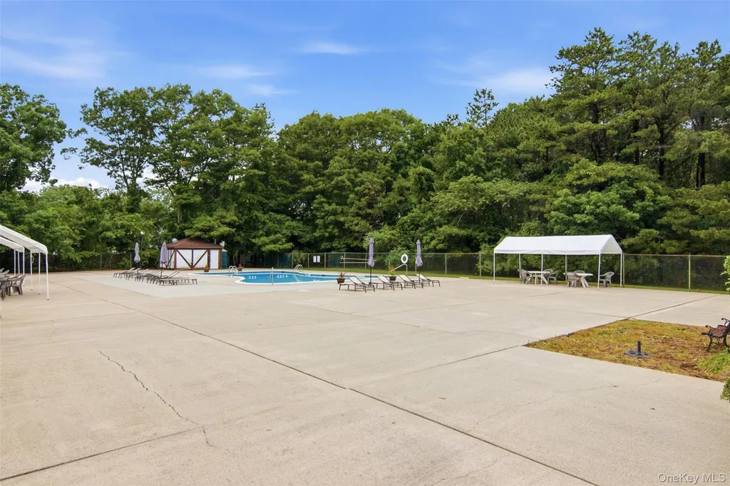 58 Bailey Court Middle Island NY 11953