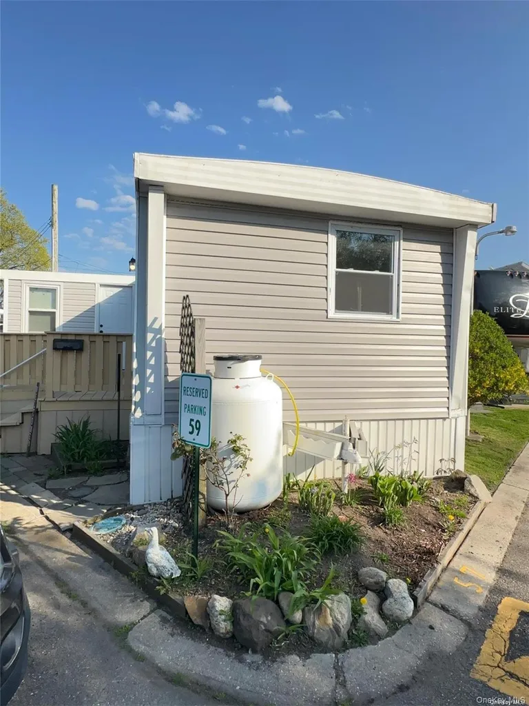 150 Main St. Unit 57 Islip NY 11751