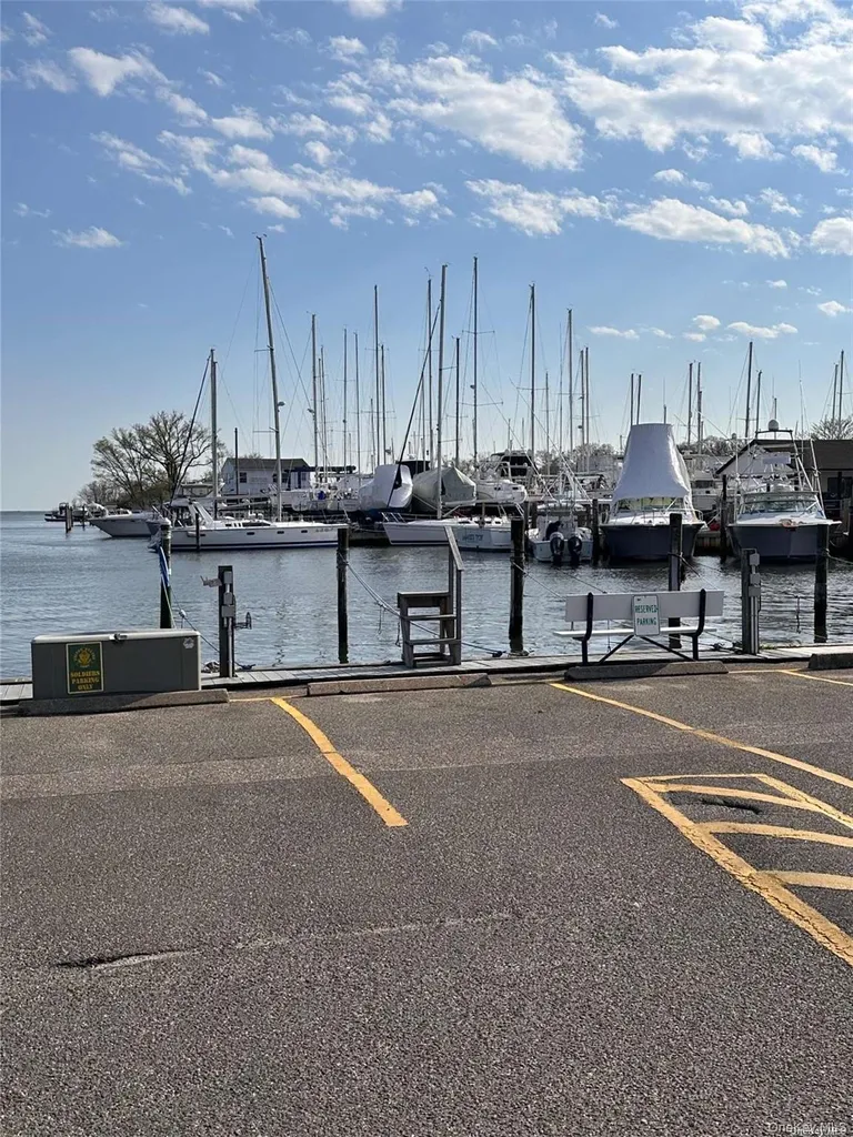 150 Main St. Unit 57 Islip NY 11751