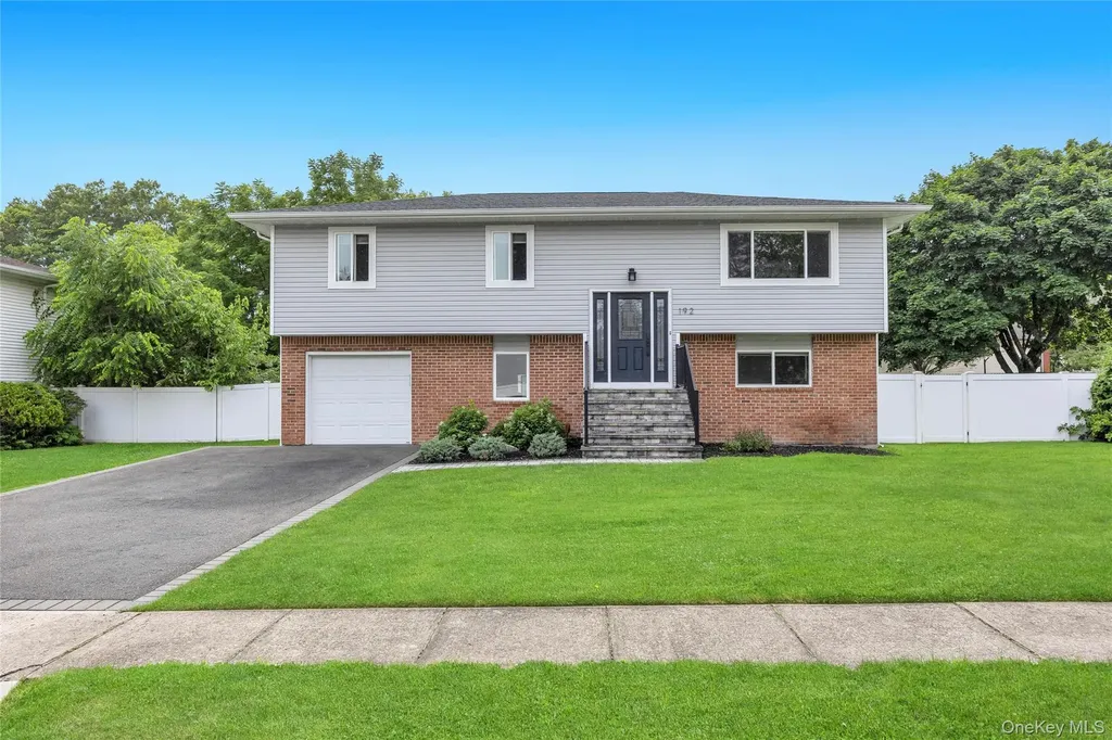 192 N 21st Street Wheatley Heights NY 11798