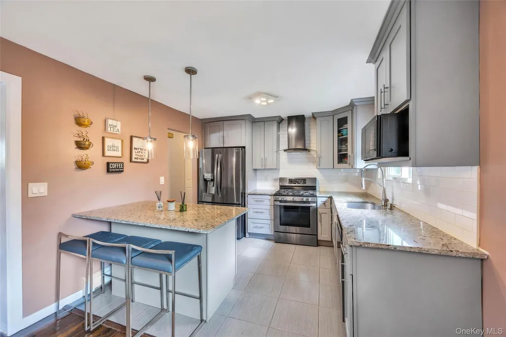 192 N 21st Street Wheatley Heights NY 11798
