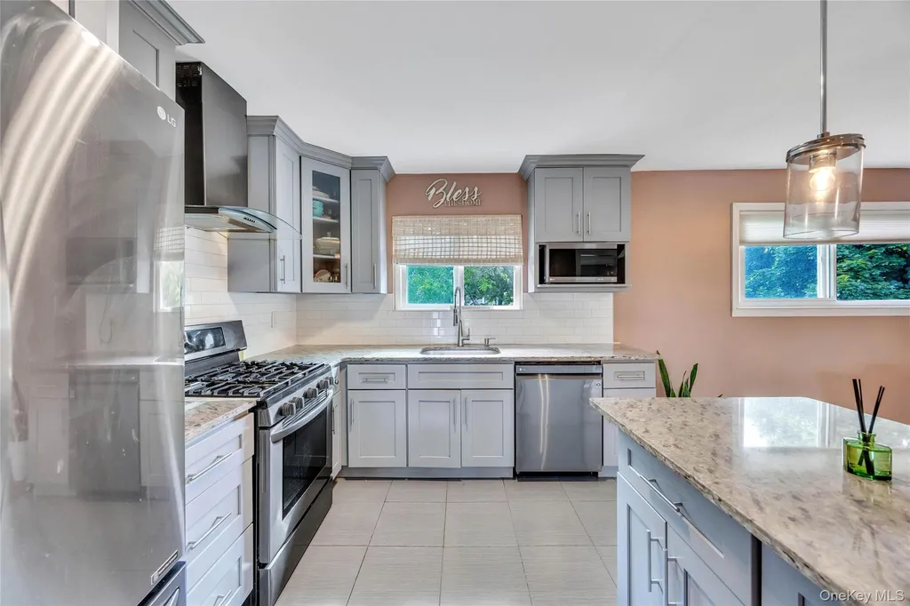 192 N 21st Street Wheatley Heights NY 11798