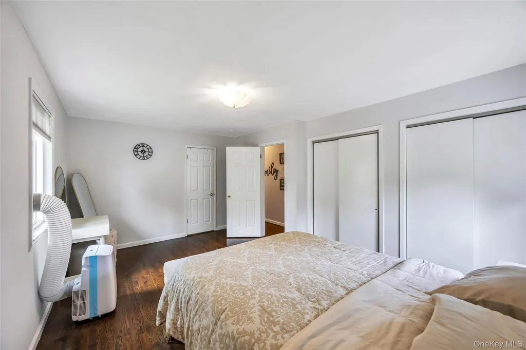 192 N 21st Street Wheatley Heights NY 11798