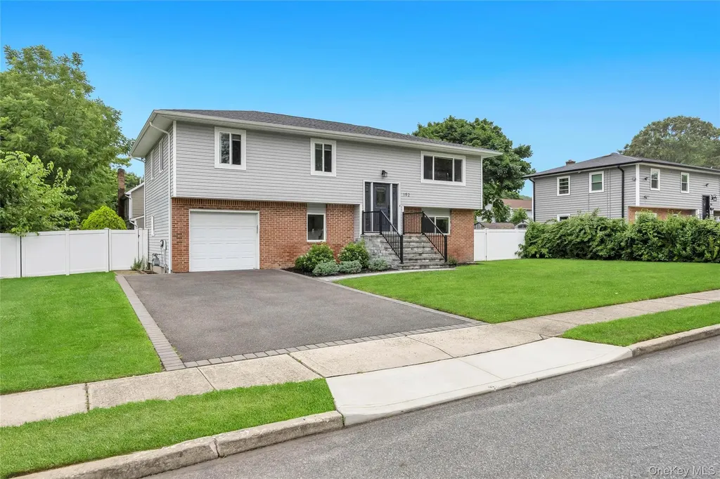192 N 21st Street Wheatley Heights NY 11798