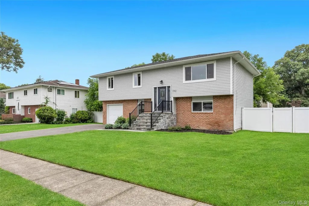 192 N 21st Street Wheatley Heights NY 11798