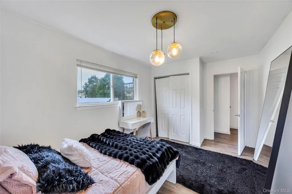192 N 21st Street Wheatley Heights NY 11798