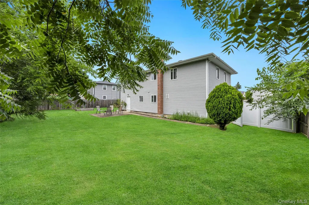 192 N 21st Street Wheatley Heights NY 11798