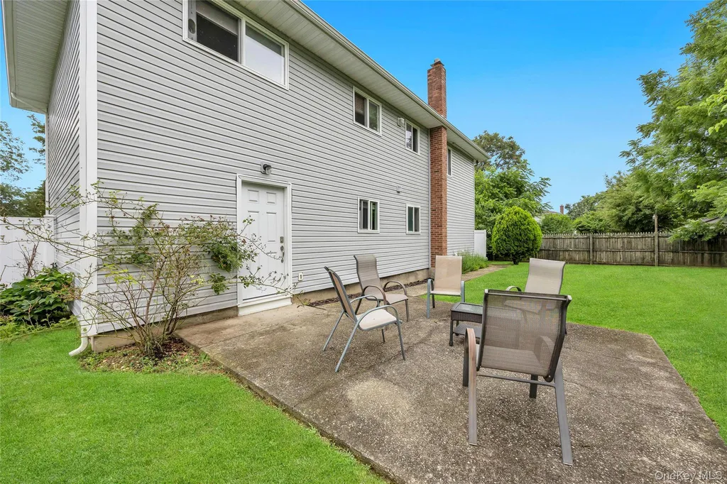 192 N 21st Street Wheatley Heights NY 11798