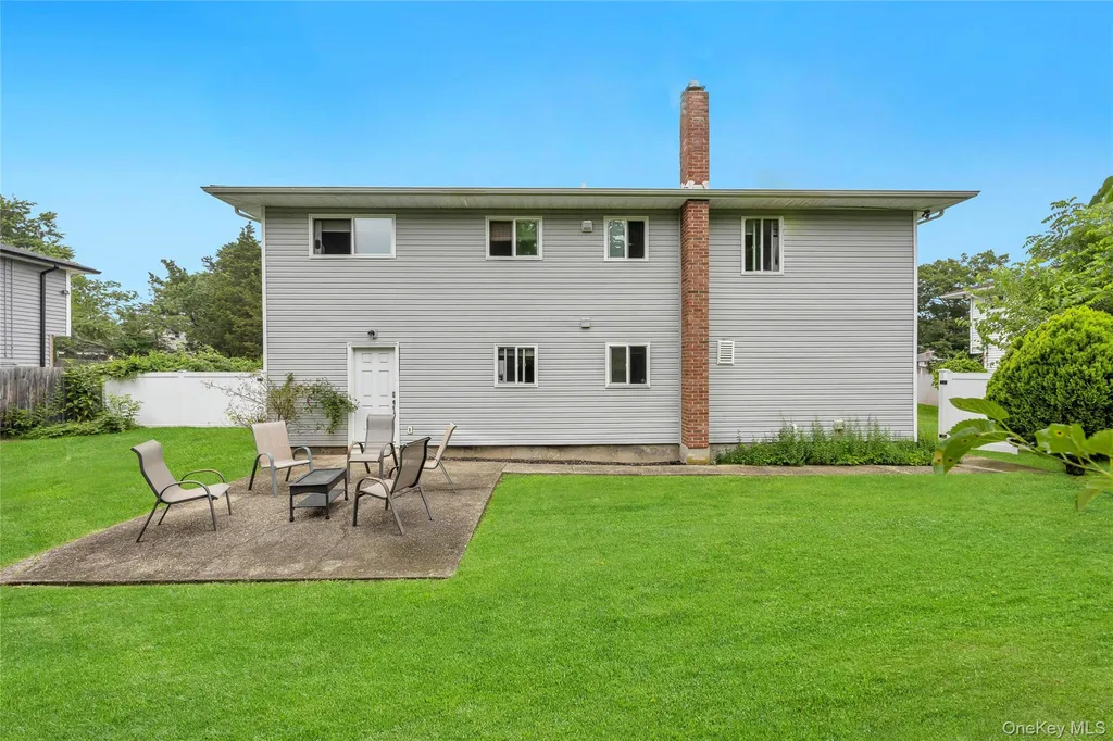 192 N 21st Street Wheatley Heights NY 11798