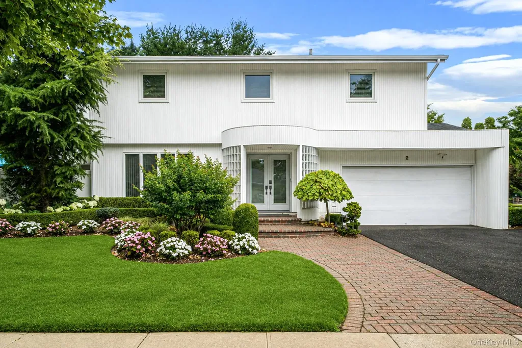 2 Sagamore Way N Jericho NY 11753