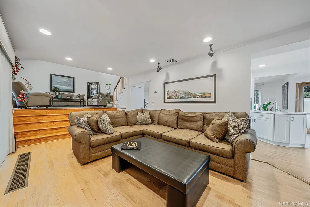 2 Sagamore Way N Jericho NY 11753