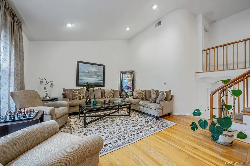 2 Sagamore Way N Jericho NY 11753
