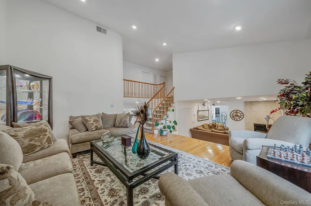 2 Sagamore Way N Jericho NY 11753