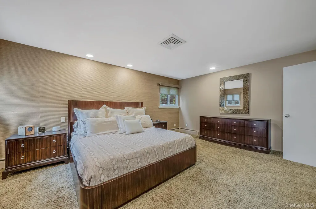 2 Sagamore Way N Jericho NY 11753