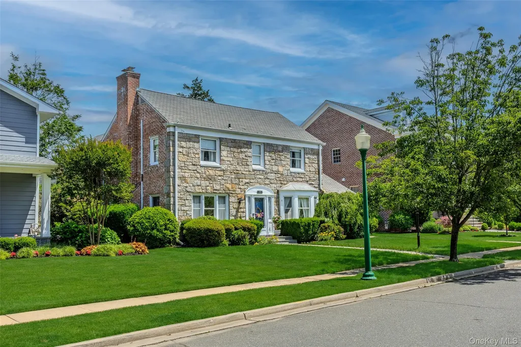 75 Bulson Road Rockville Centre NY 11570