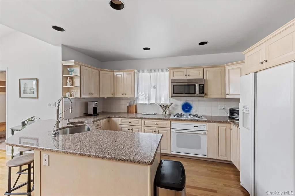 75 Bulson Road Rockville Centre NY 11570