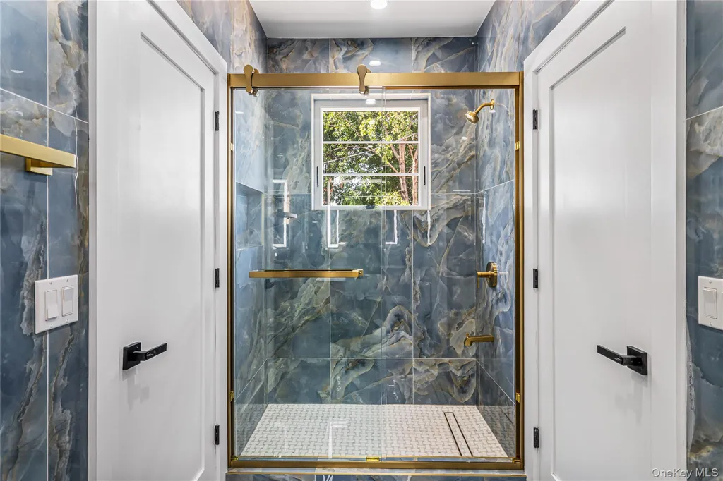 97 North Court Roslyn Heights NY 11577