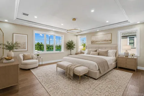 97 North Court Roslyn Heights NY 11577