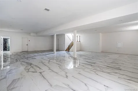 97 North Court Roslyn Heights NY 11577