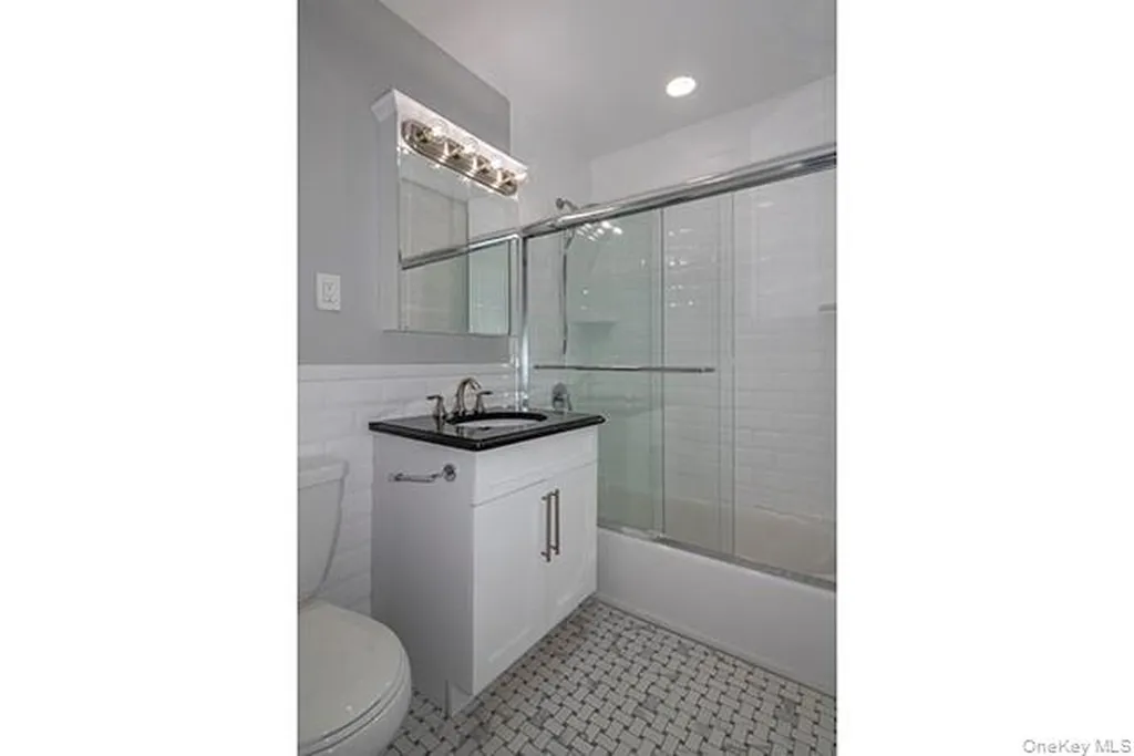 21 Brentwood Road Bay Shore NY 11706