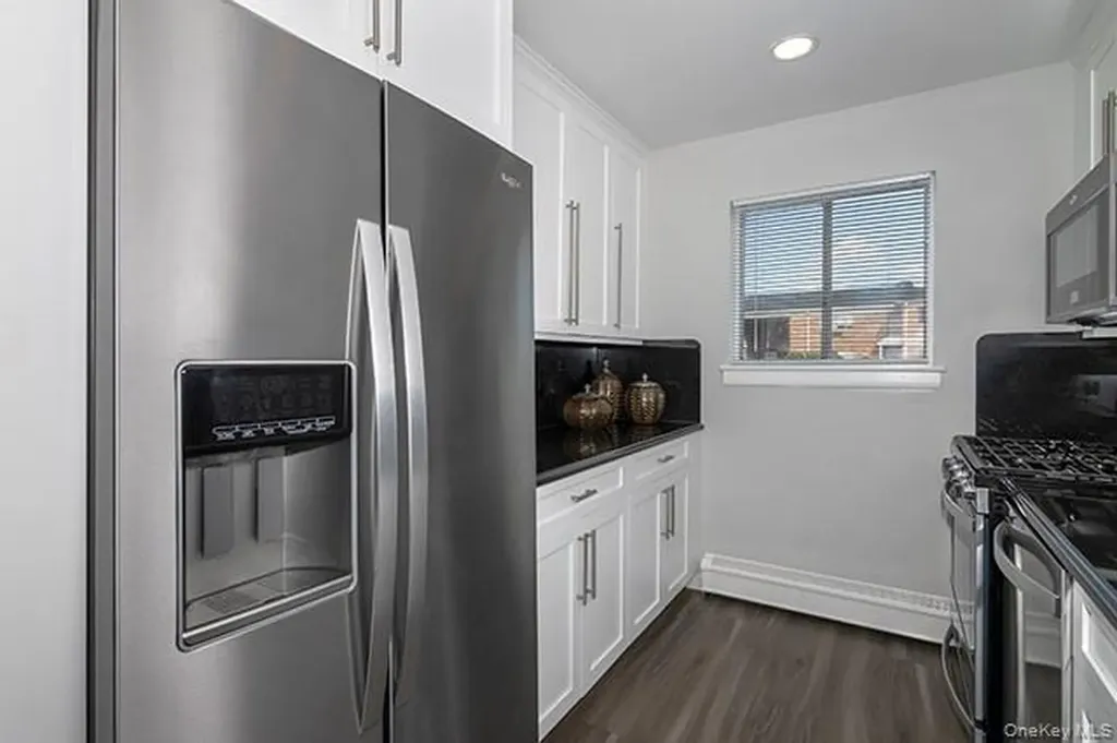 21 Brentwood Road Bay Shore NY 11706