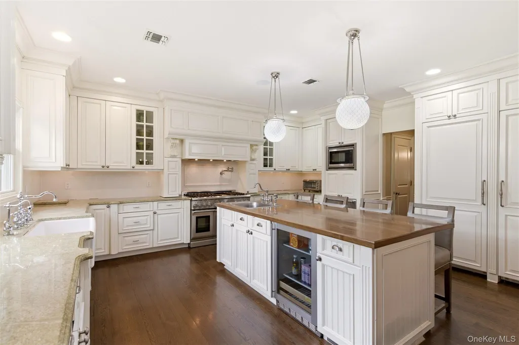 9 May Hill Lane Dix Hills NY 11746