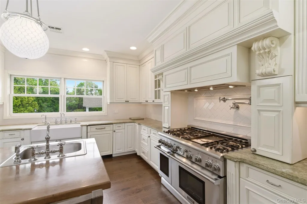 9 May Hill Lane Dix Hills NY 11746