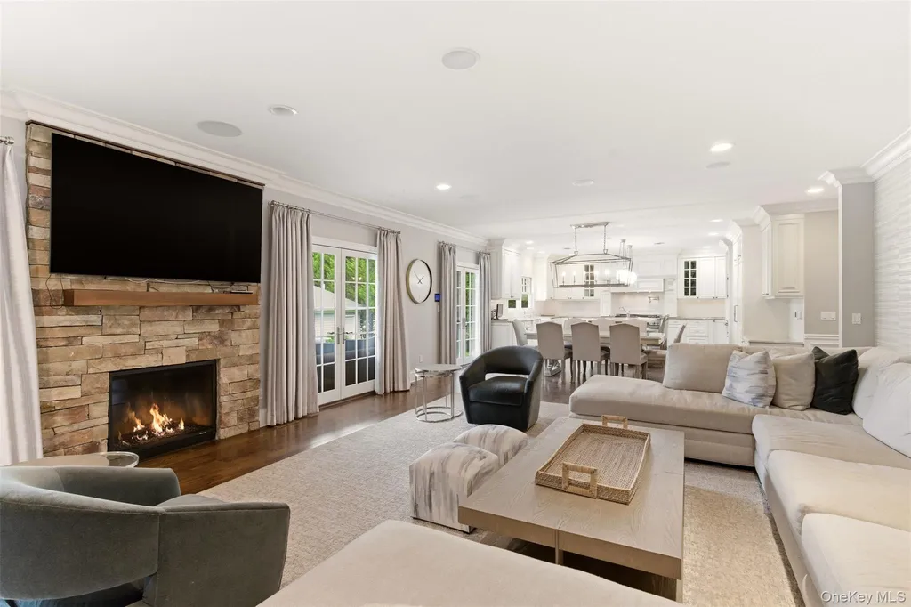 9 May Hill Lane Dix Hills NY 11746