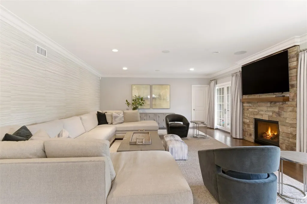 9 May Hill Lane Dix Hills NY 11746
