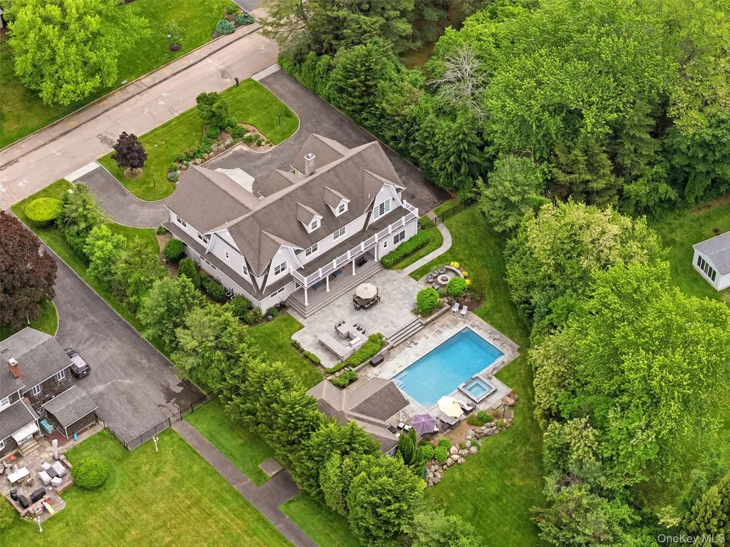 9 May Hill Lane Dix Hills NY 11746